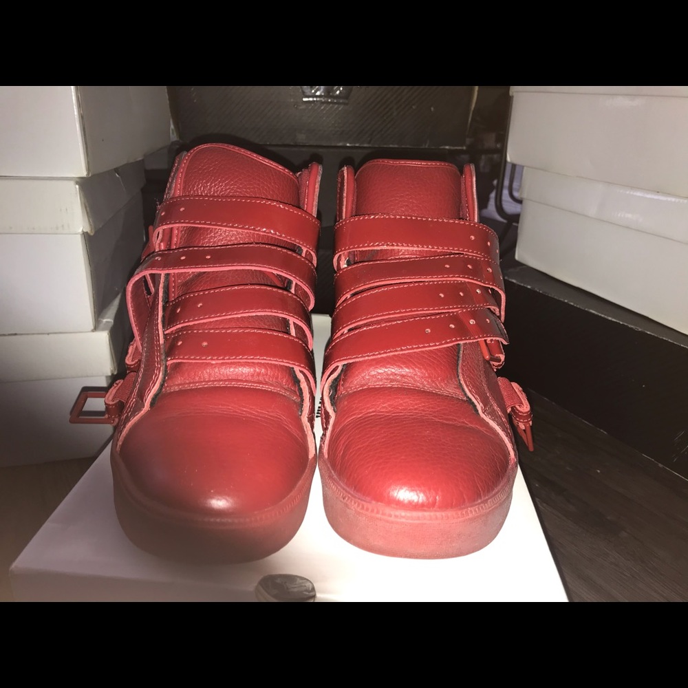 Red strapped Supra Skytops